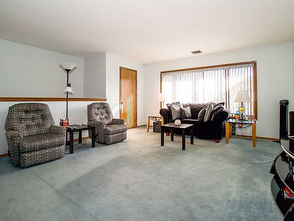 3rd image of 20 Laurel Ave APT 68