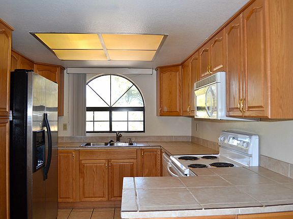 5th image of 700 E Mesquite Cir