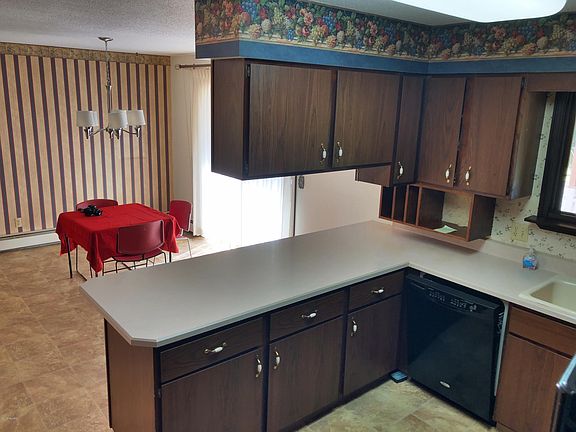 5th image of 17261 Outer Dr