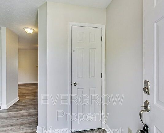 4th image of 839 Stonehurst Dr