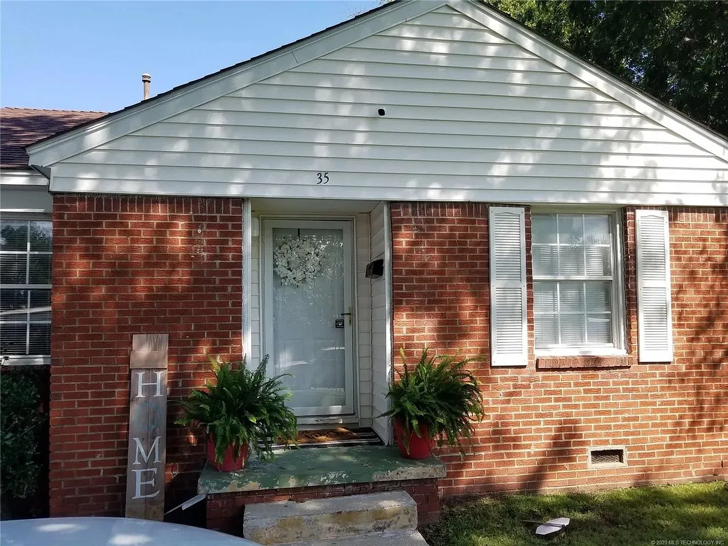 3 Bed | 2 Bath | Updated flooring & appliances — Photo 1
