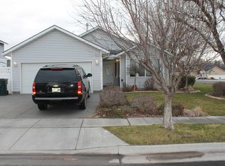 102 NE 12th St, Hermiston, OR 97838