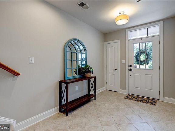 4th image of 22887 Locust Ln