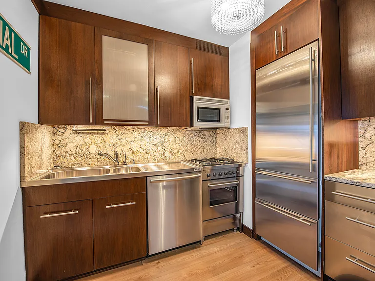 117 E 57th St #34E — Photo 11