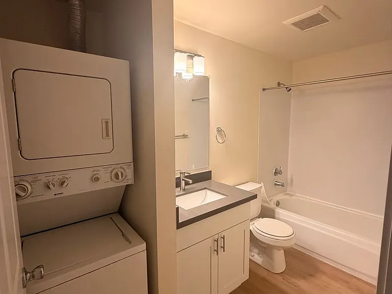 Madrona Court — Photo 28