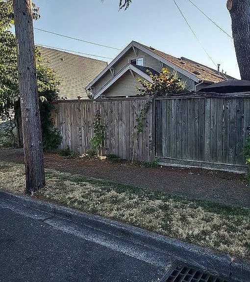 8318 S Park Ave — Photo 2