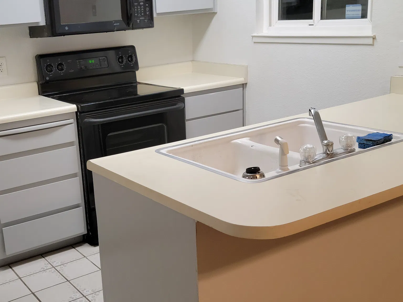2 bed, 1045 sqft, $1,695 — Photo 2