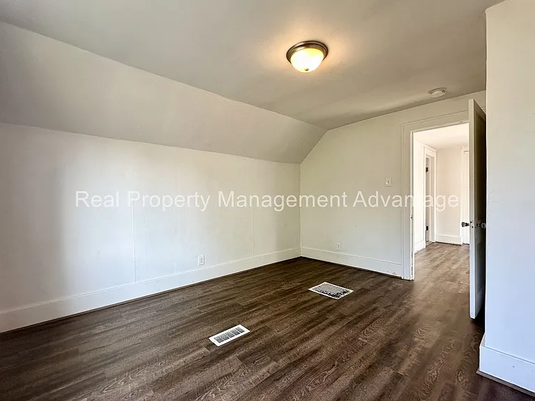 316 Spencer — Photo 8