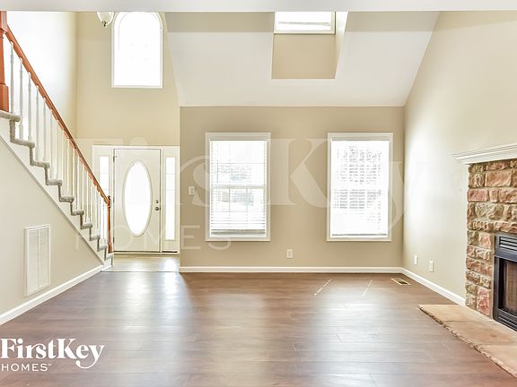 3rd image of 3668 Aurora Dr