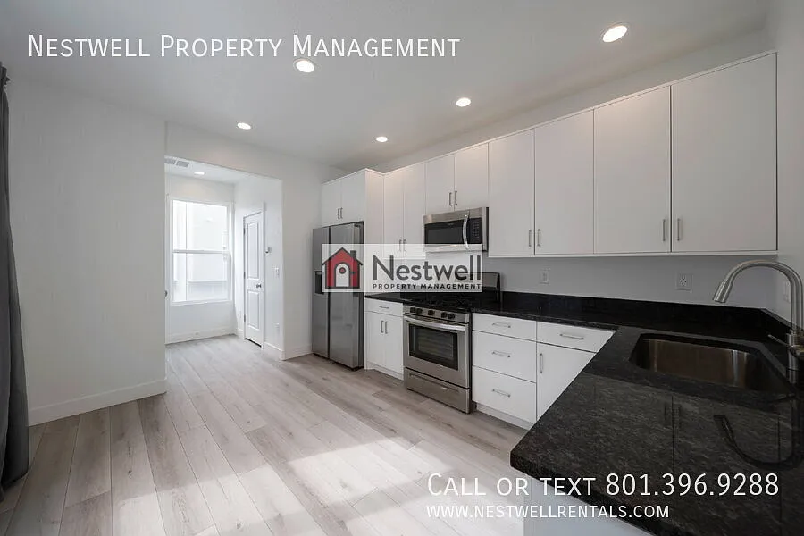 Newer End-Unit Townhome in Desirable Daybreak! — Photo 4