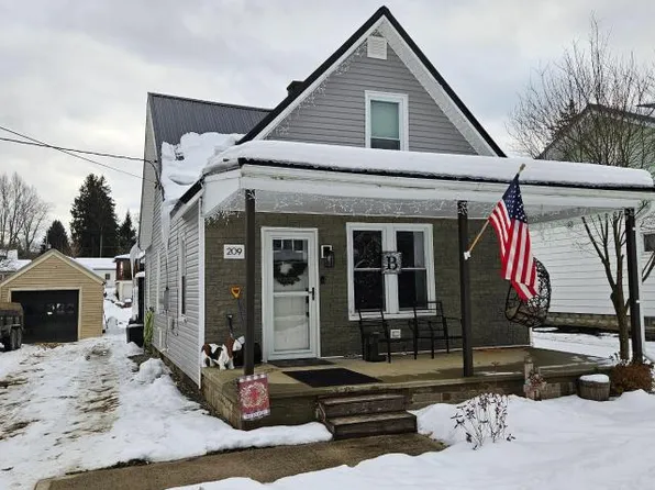 209 State St, Russell, PA 16345