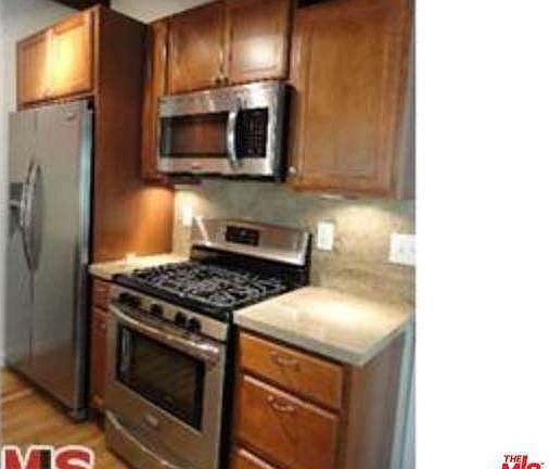 3rd image of 1402 N Beverly Glen Blvd