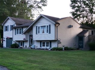 11 Hawkins St, Smithfield, RI 02828