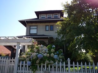 612 18th Ave E, Seattle, WA 98112