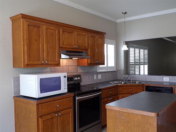4th image of 1313 Primrose Ln