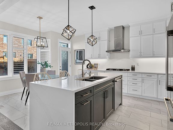 3rd image of 32 Lockyer Dr