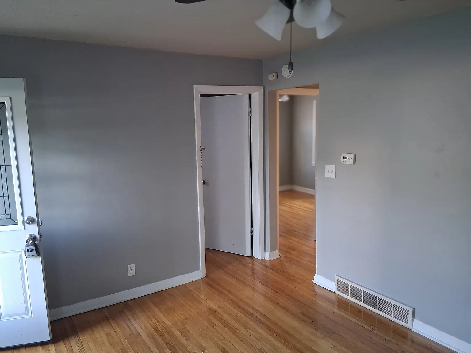 3 bed, 930 sqft, $1,550 — Photo 4