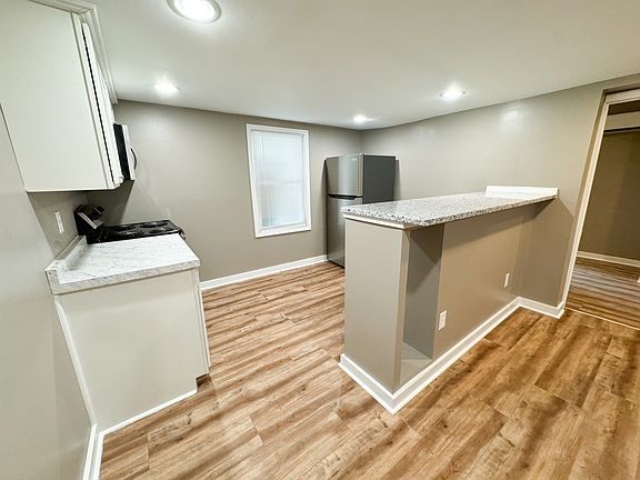 4th image of 3310 Ottawa Ave APT A