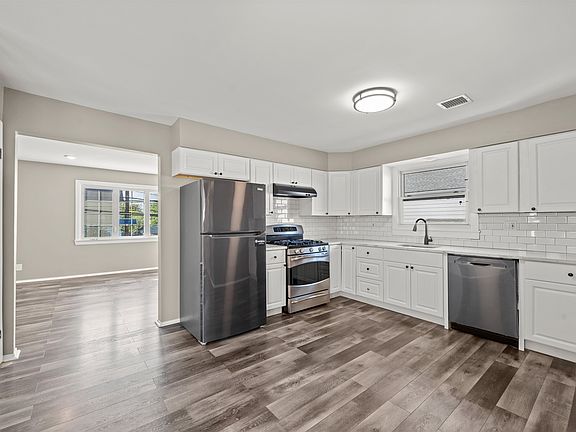 2nd image of 516 Avenue E #2