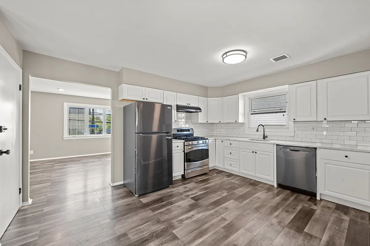 Building Photo - 516 Avenue E #2