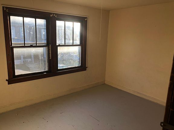 4th image of 311 S Cypress Ave