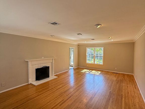 5th image of 18354 Superior St