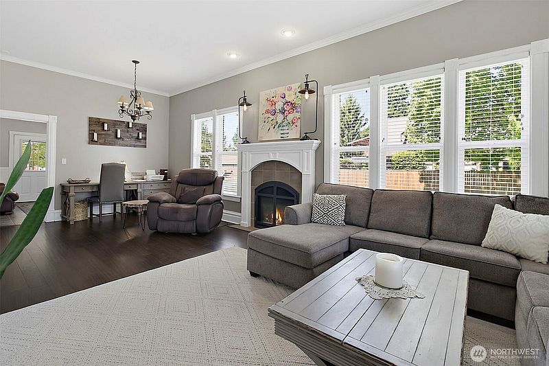 5th image of 1303 W Main