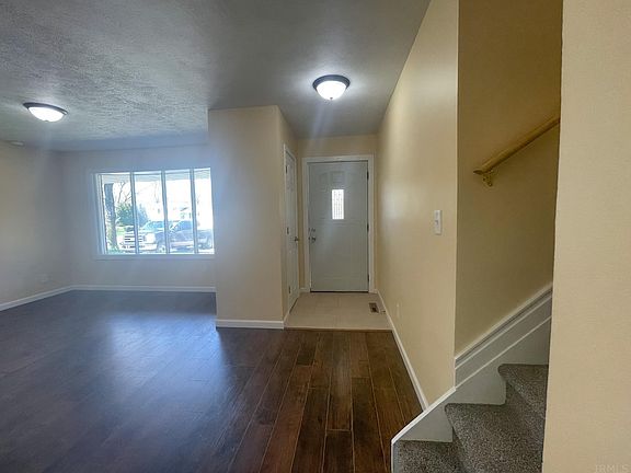 4th image of 24676 Minuteman Dr