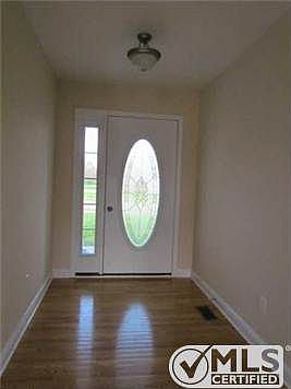 2nd image of 1619 Leaf Ln