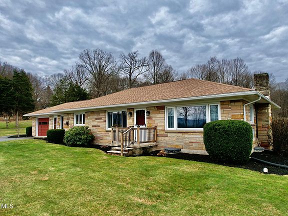 3rd image of 135 Glade Ln