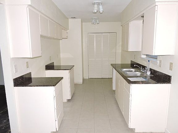 3rd image of 11249 Drummond Dr