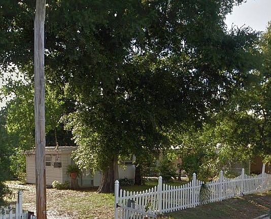 3rd image of 1431 Carlisle Dr