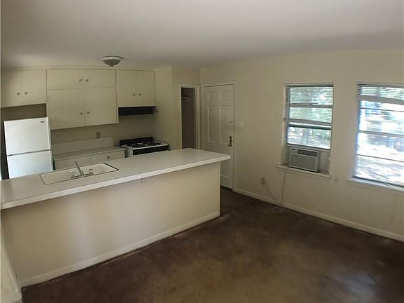 3rd image of 917 Keith Ln #C