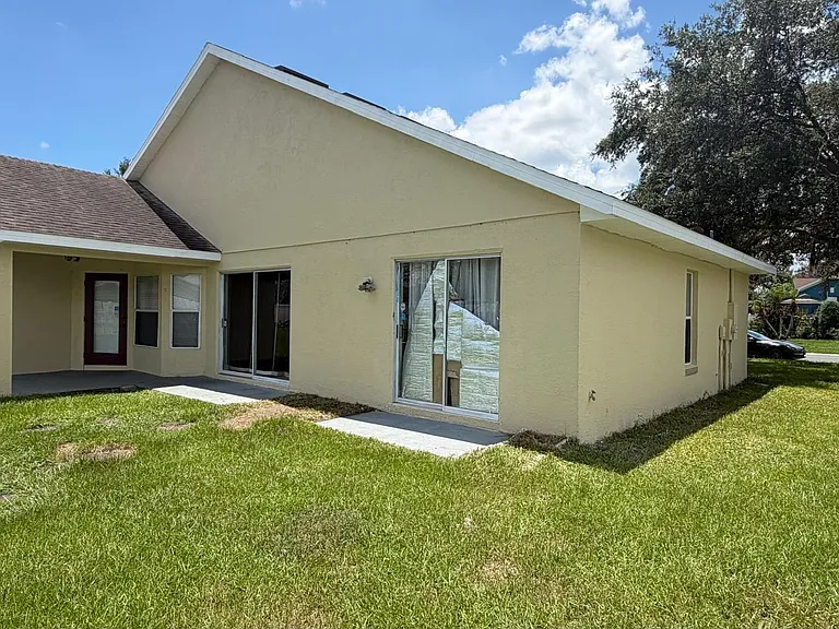 2809 Berkshire Cir — Photo 32