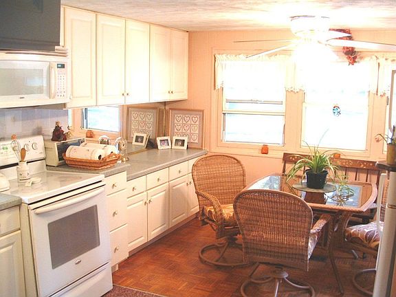 4th image of 38 Maplewood Dr