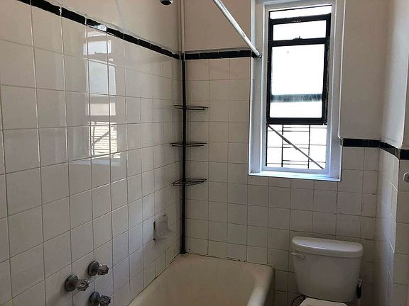 4th image of 61 E 17th St #E1