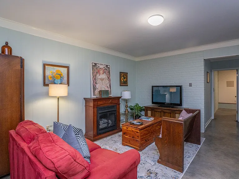 1101 Biscayne Dr — Photo 4
