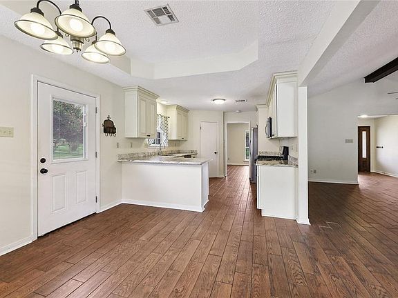 3rd image of 139 Dickson Dr