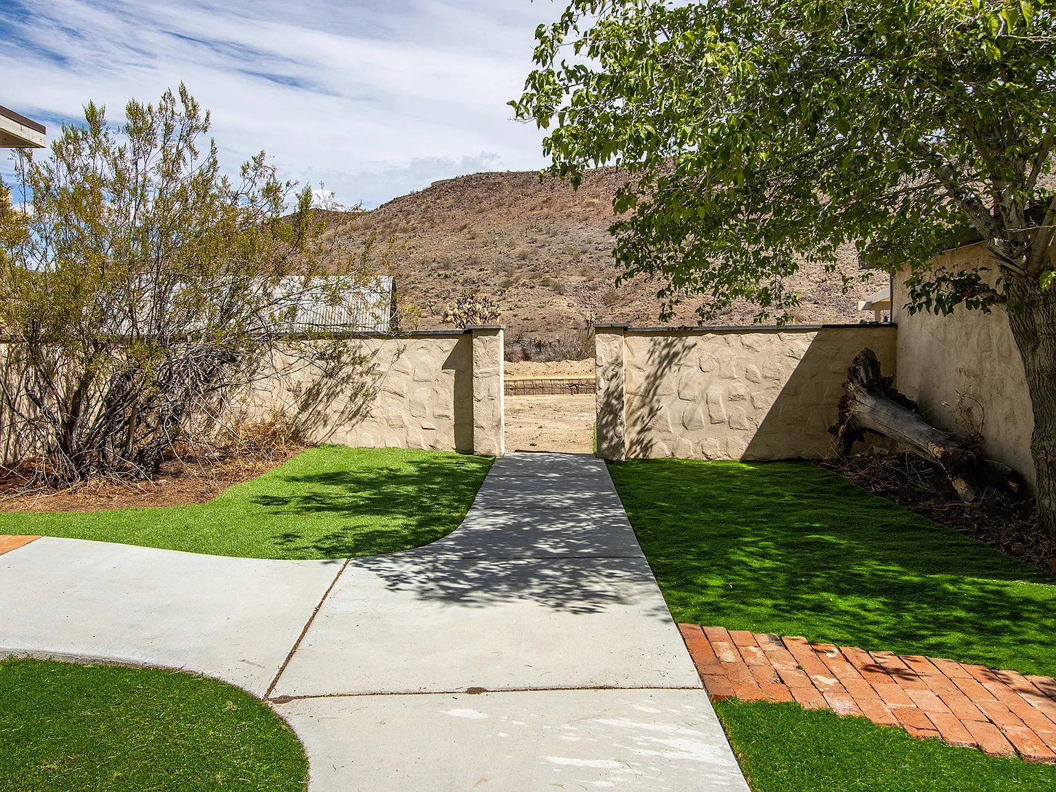2 bed, 1100 sqft, $2,200 — Photo 3