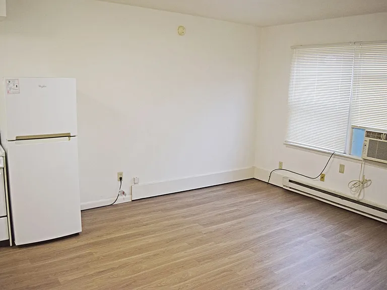 402 W Clark St — Photo 7