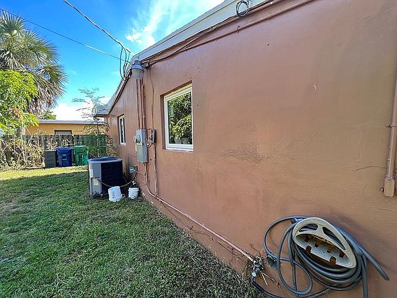 5th image of 920 NW 34th Ter