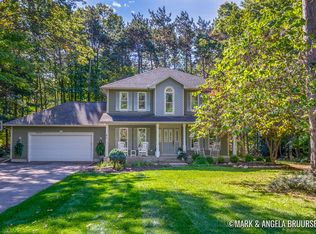 15276 Meadowwood Dr, Grand Haven, MI 49417