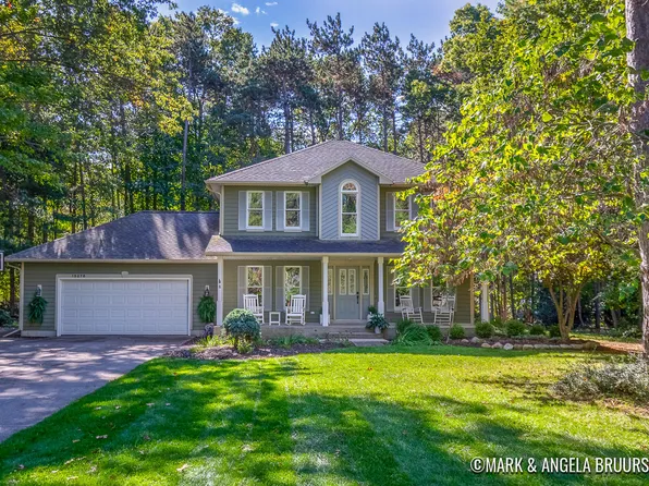 15276 Meadowwood Dr, Grand Haven, MI 49417