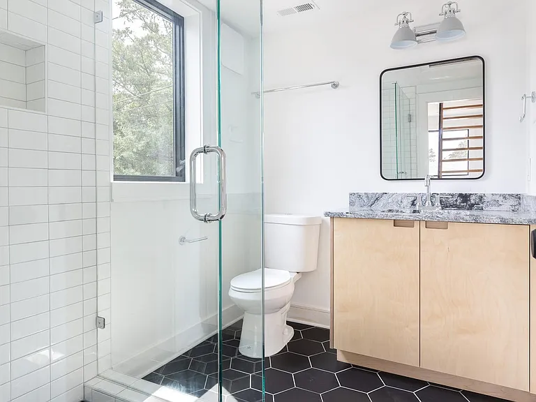 926A Washington St — Photo 14