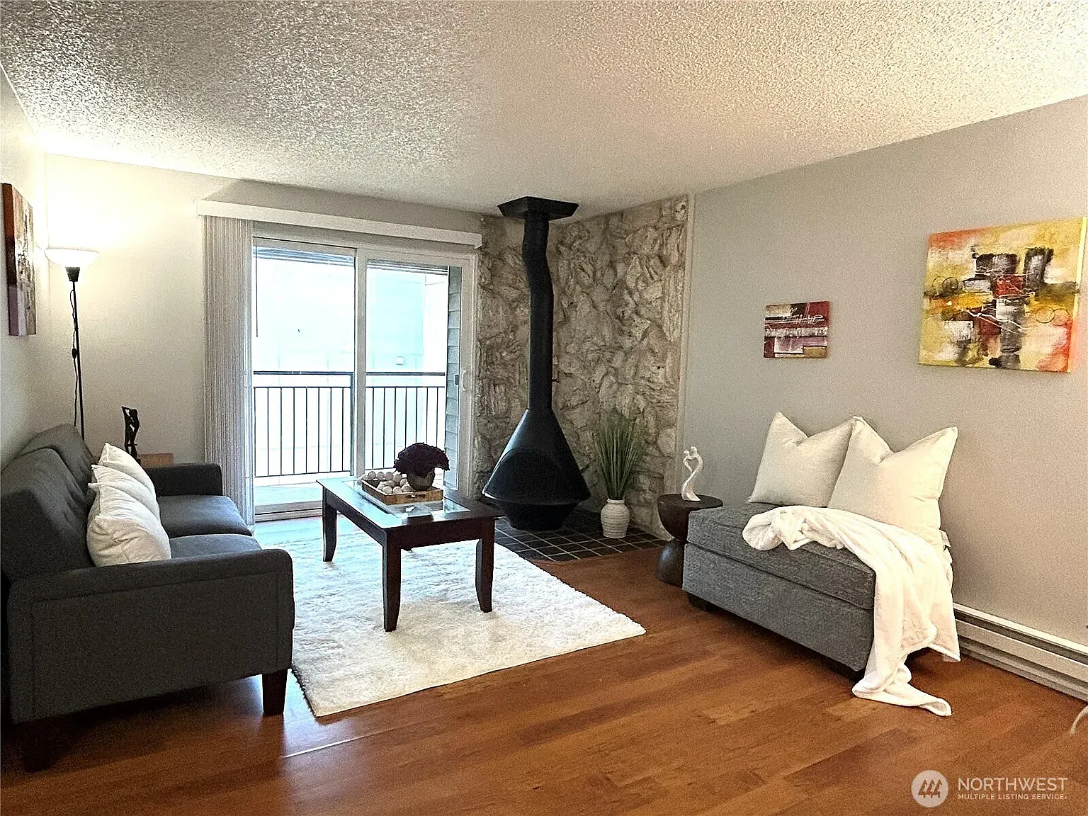 2 bed, 942 sqft, $2,350 — Photo 2