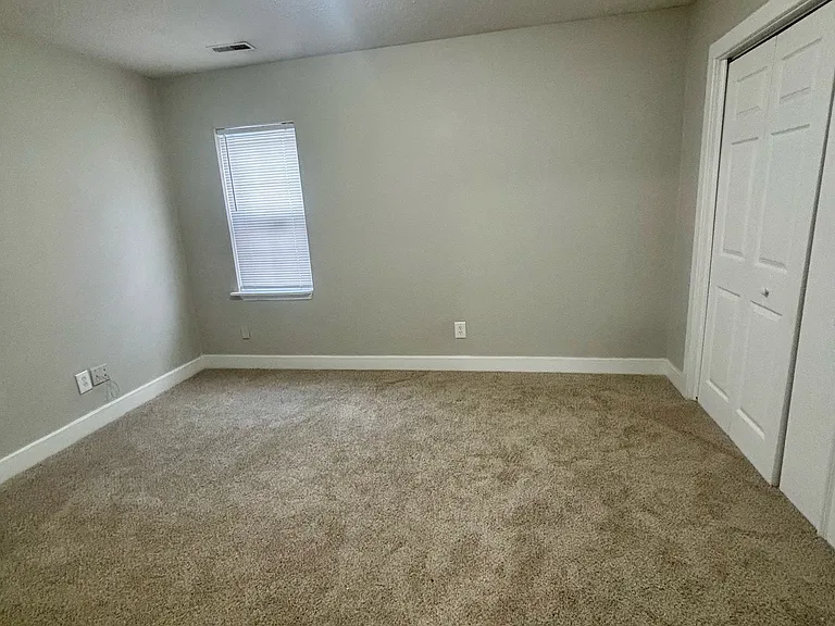 910 W Whitney Ave — Photo 10