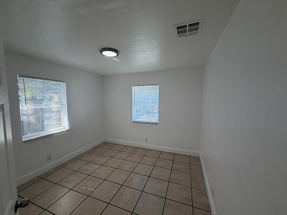 4th image of 1021 Henrietta Ave