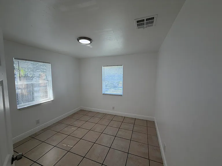 1021 Henrietta Ave — Photo 4