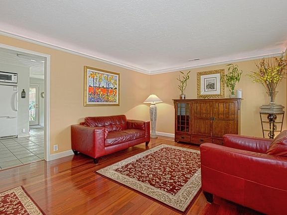 4th image of 370 Vaughn Ave