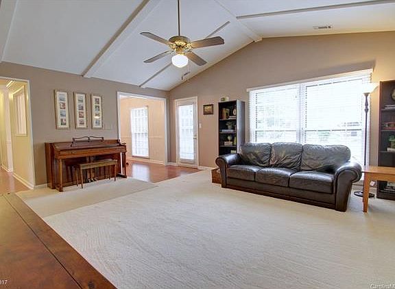5th image of 8933 Tree Haven Dr